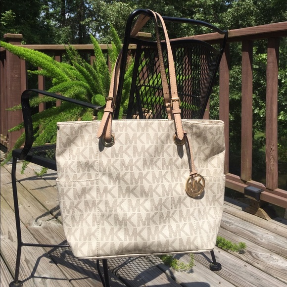 MICHAEL Michael Kors Handbags - Michael Kors Jet Set Signature Handbag
